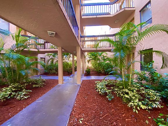 5th image of 2000 N Congress Ave APT 301