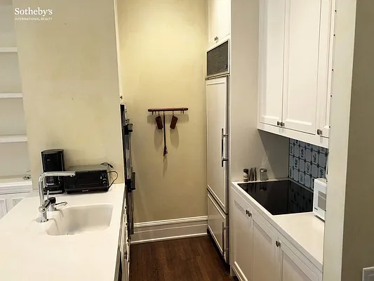 Rented by Sotheby's International Realty | media 22