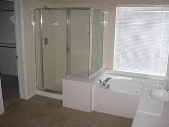 4th image of 4005 Glenwyck Dr