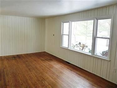 4th image of 352 North St
