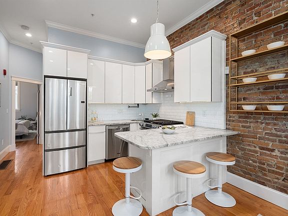 5th image of 9 Everett Ave #1