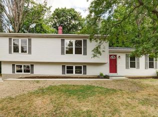 139 Chelmsford Dr, Aurora, OH