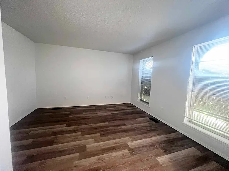 413 Meadow Lake Dr — Photo 4