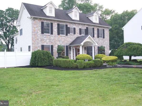 811 Egypt Rd, Phoenixville, PA 19460
