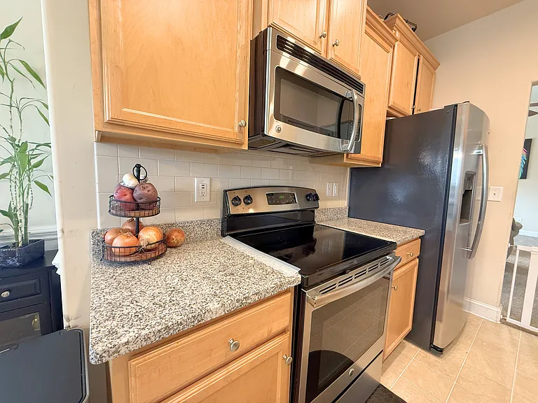 323 Huntwood Dr — Photo 8