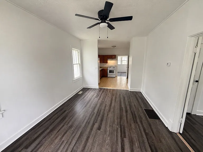 1116 Cedar St — Photo 3