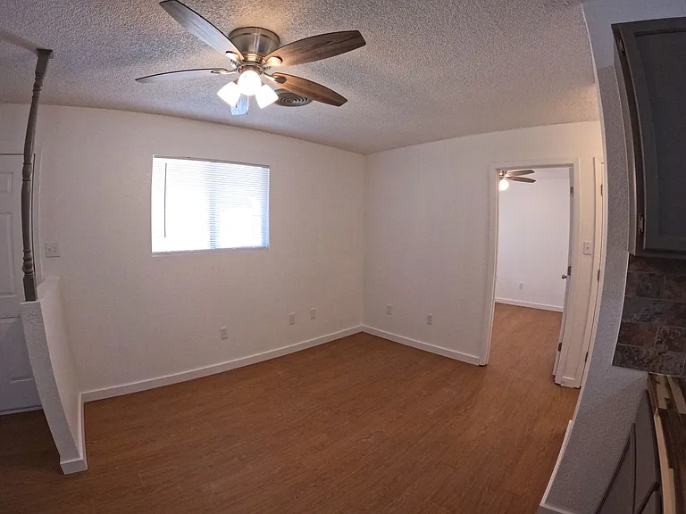 2509-2511 Pecan Dr — Photo 5