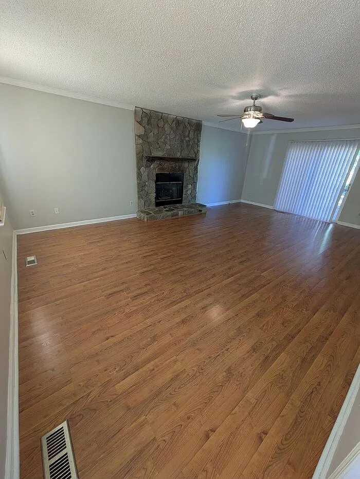 3 bed, 2.5 bath, 1824 sqft, $1,795 — Photo 3