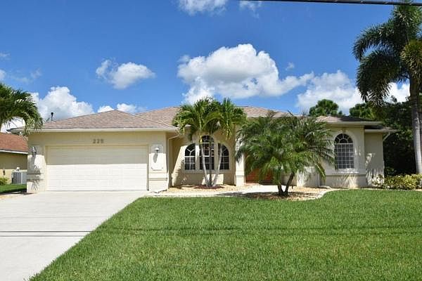 Home For Sale In Port saint lucie