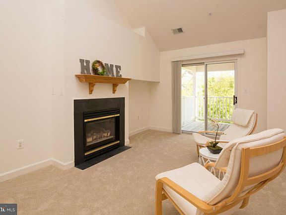 5th image of 631 Admiral Dr Unit 404