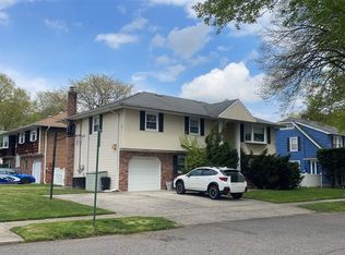 15 Ogden Ave, Williston Park, NY 11596
