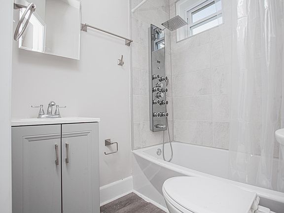 5th image of 2620 N Bancroft St #28