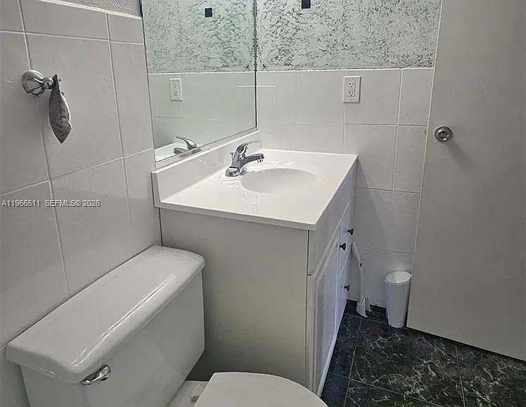1000 Parkview Dr #605 — Photo 17