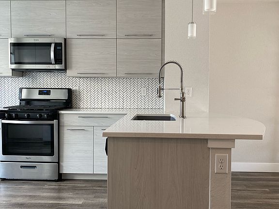 4th image of 5559 W 10th Ave