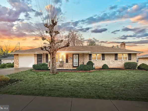 2006 Thelon Dr, York, PA 17408
