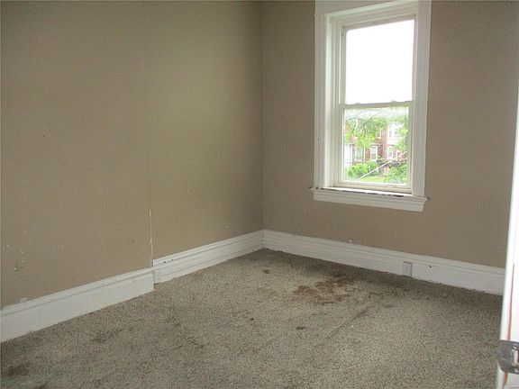 4th image of 5129 Vernon Ave