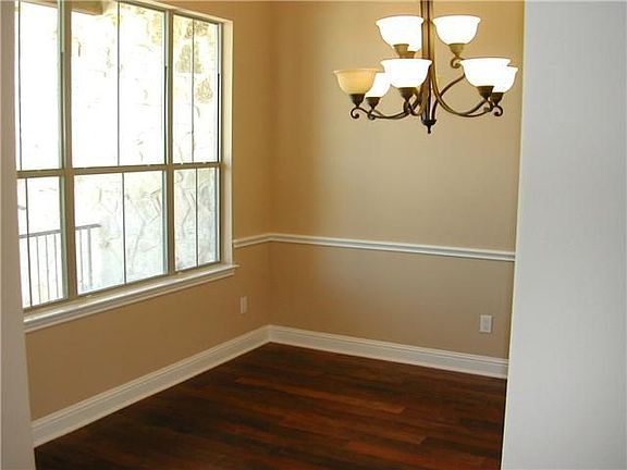 4th image of 715 Canyon Springs Dr