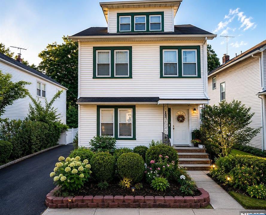 1st image of 16 Rosedale Ave