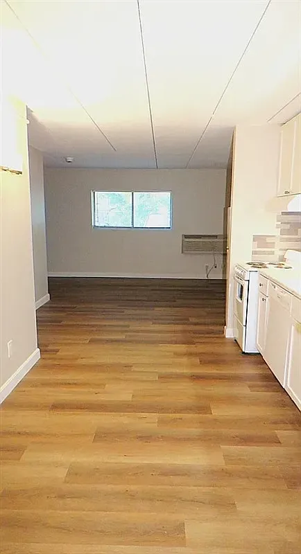 126 Beaver St — Photo 4