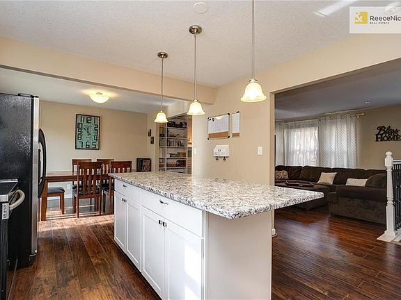 4th image of 7321 Willow Ave