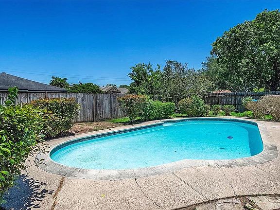 2nd image of 2714 Knoxville Dr