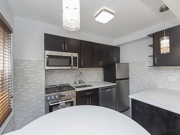 5th image of 2122 29th St APT 3