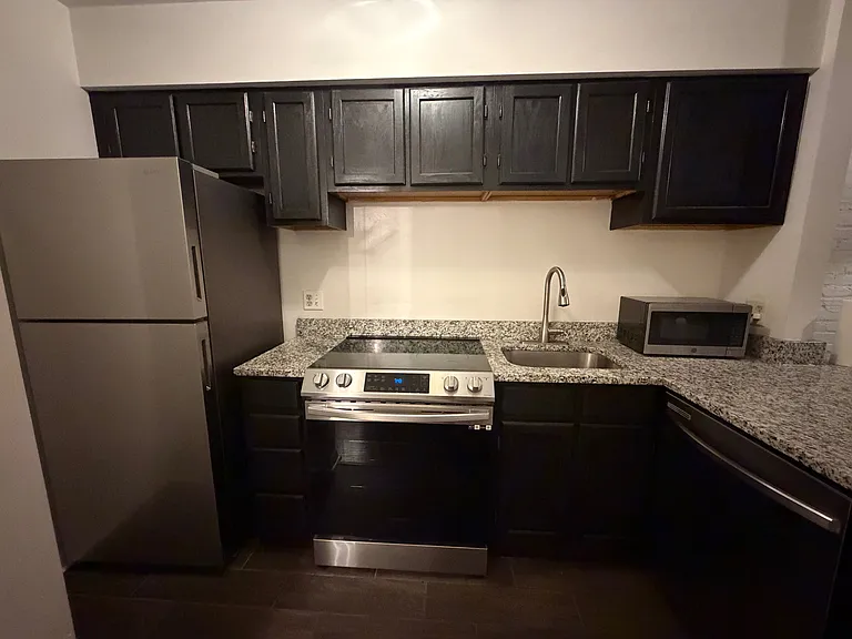 Ragtime Condominiums — Photo 6