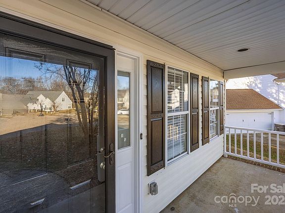 5th image of 1561 Forest Glen Ln