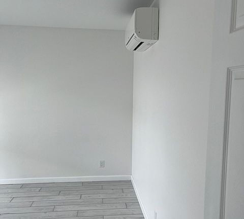 Bedroom with split AC