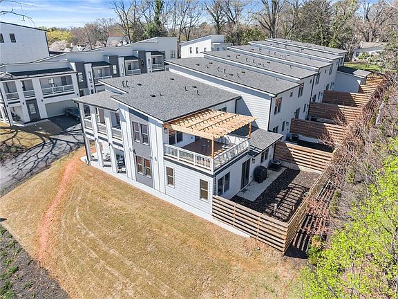 3rd image of 368 Forrest Ave
