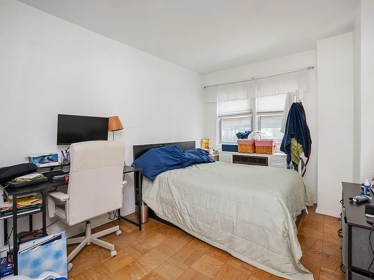 245 E 35th St #2H — Photo 4