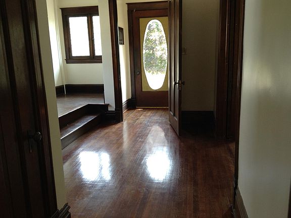 2nd image of 221 E Chapin St