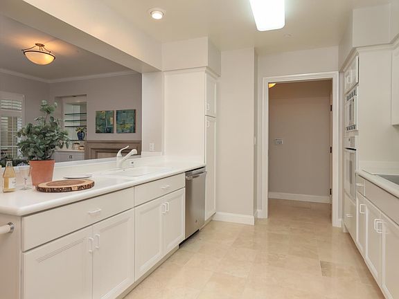 4th image of 555 Byron St APT 109