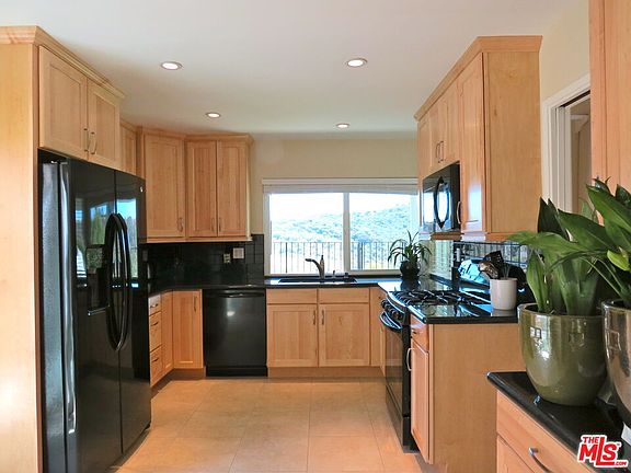 3rd image of 3107 Hodler Dr