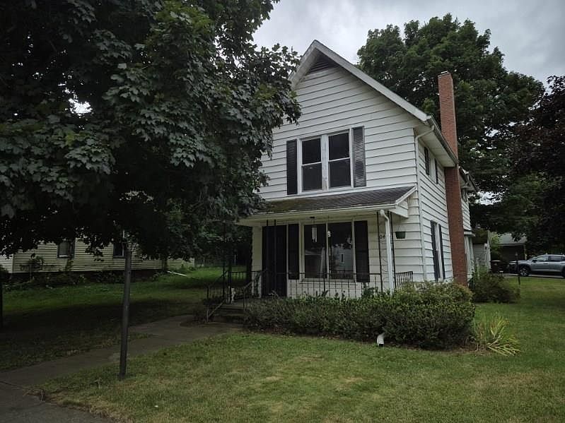 1st image of 304 S Water St