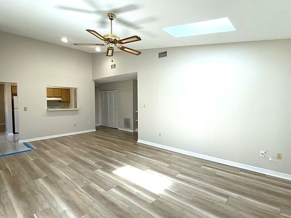 5th image of 110 Bob White Ct