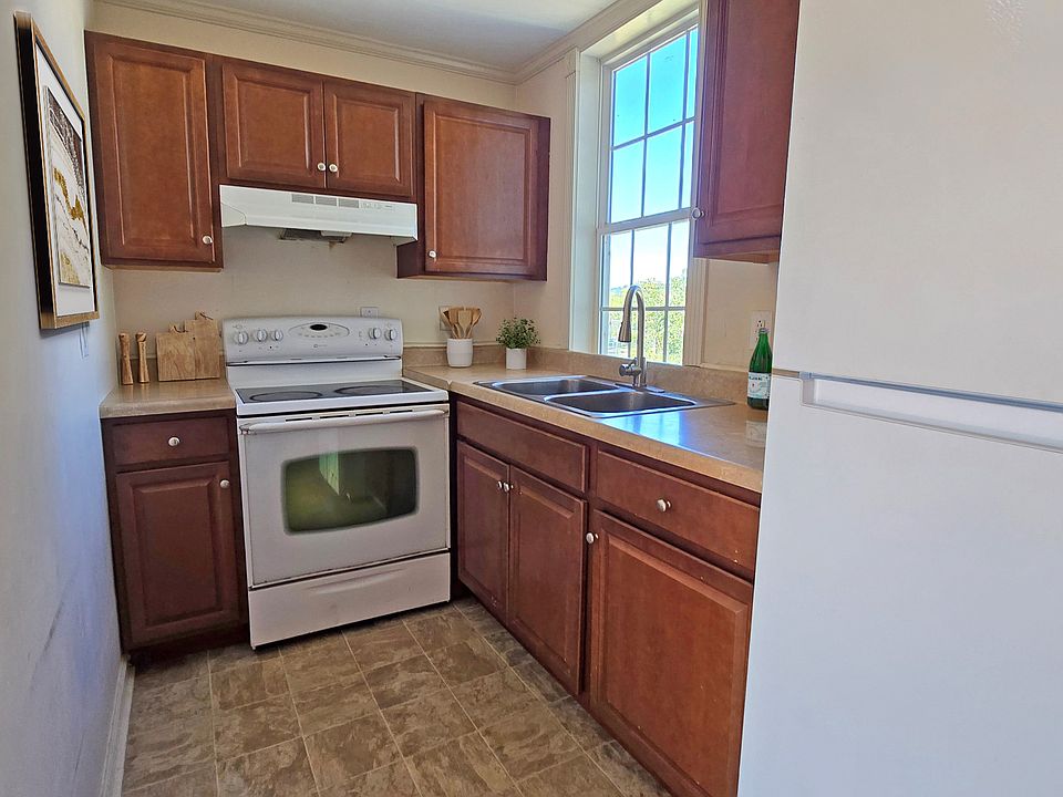 1st image of 311 Silver Pl APT 2