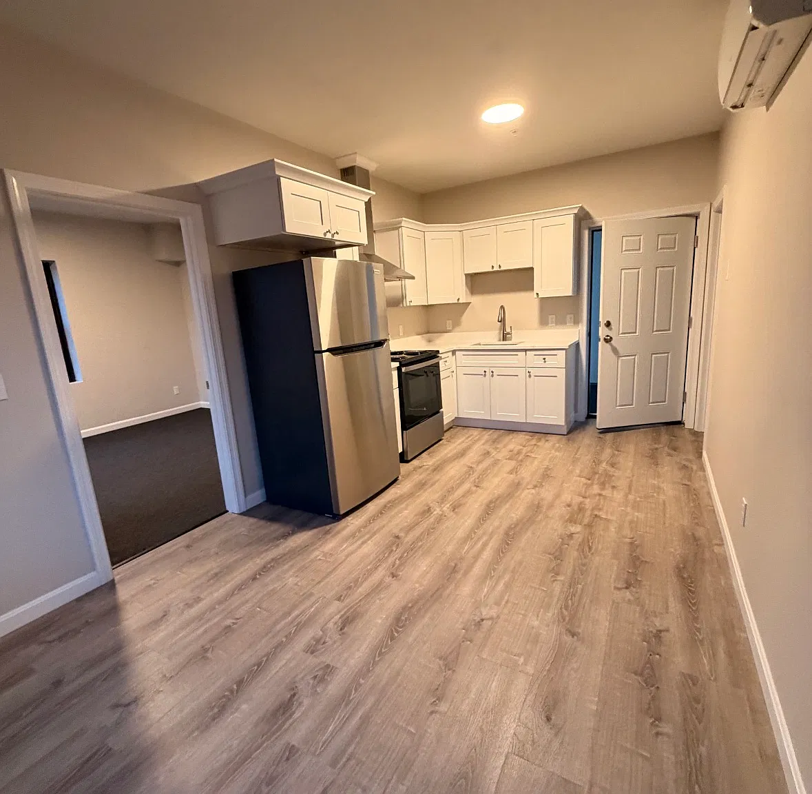 1 bed, 500 sqft, $1,550 — Photo 3