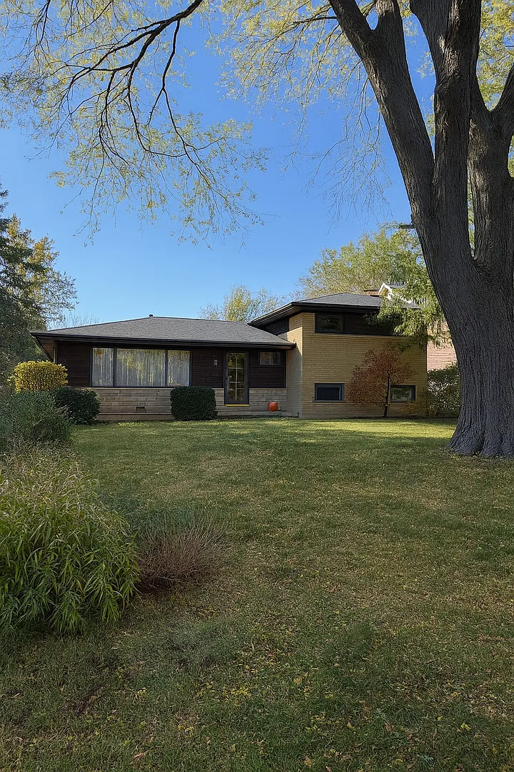 1024 Arbor Ln photo 1