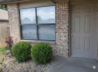 1646 N Dawn Dr, Fayetteville, AR 72703