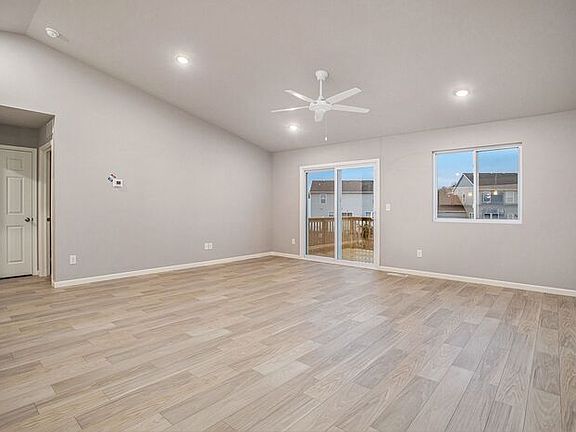 5th image of 2352 Richardson Ct