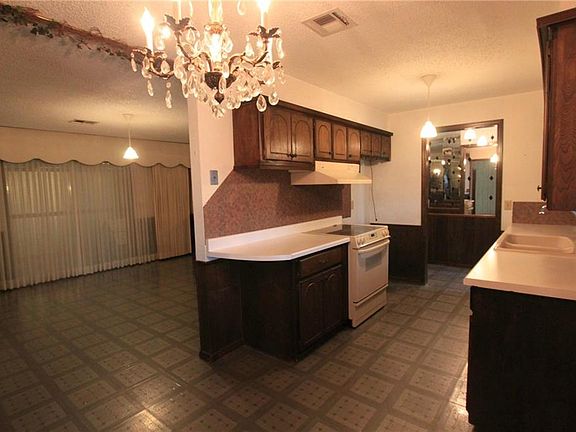 5th image of 4621 SE 38th St