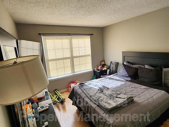 5th image of 268 Matthews Dr