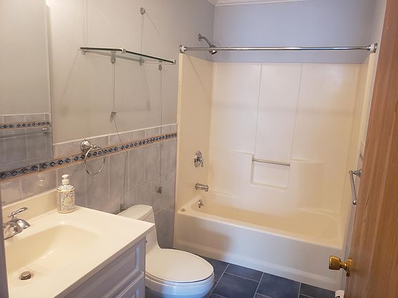 4th image of 48 Pocantico St