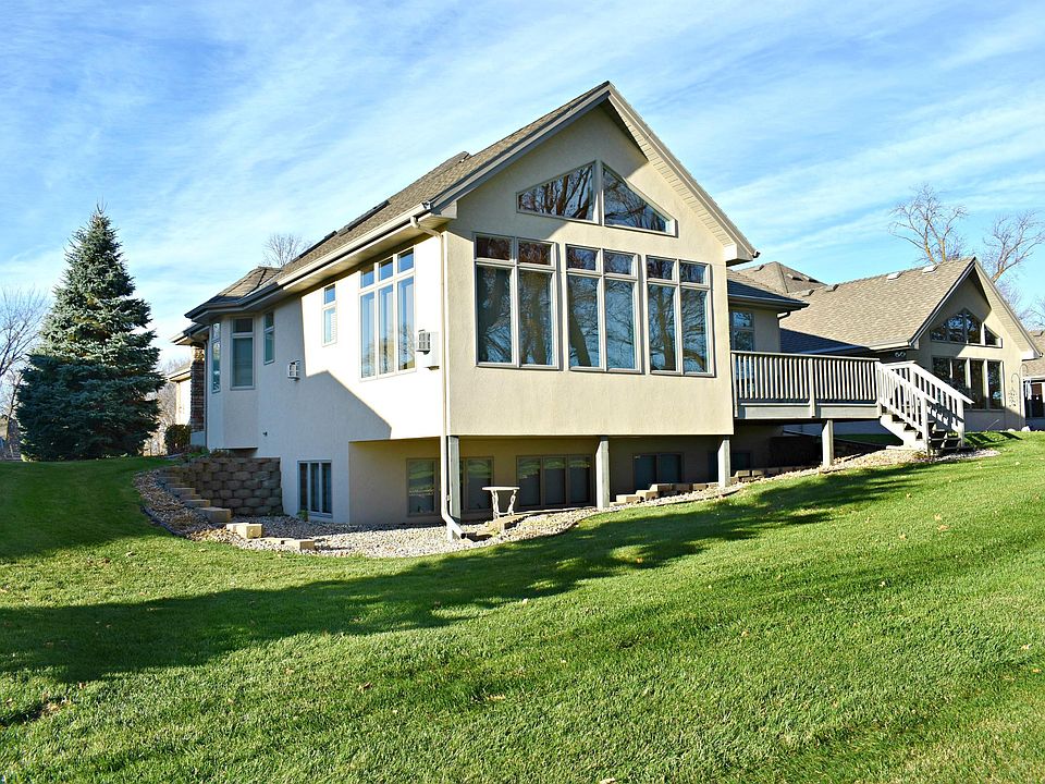 1st image of 3925 Geneva Golf Club Dr NE