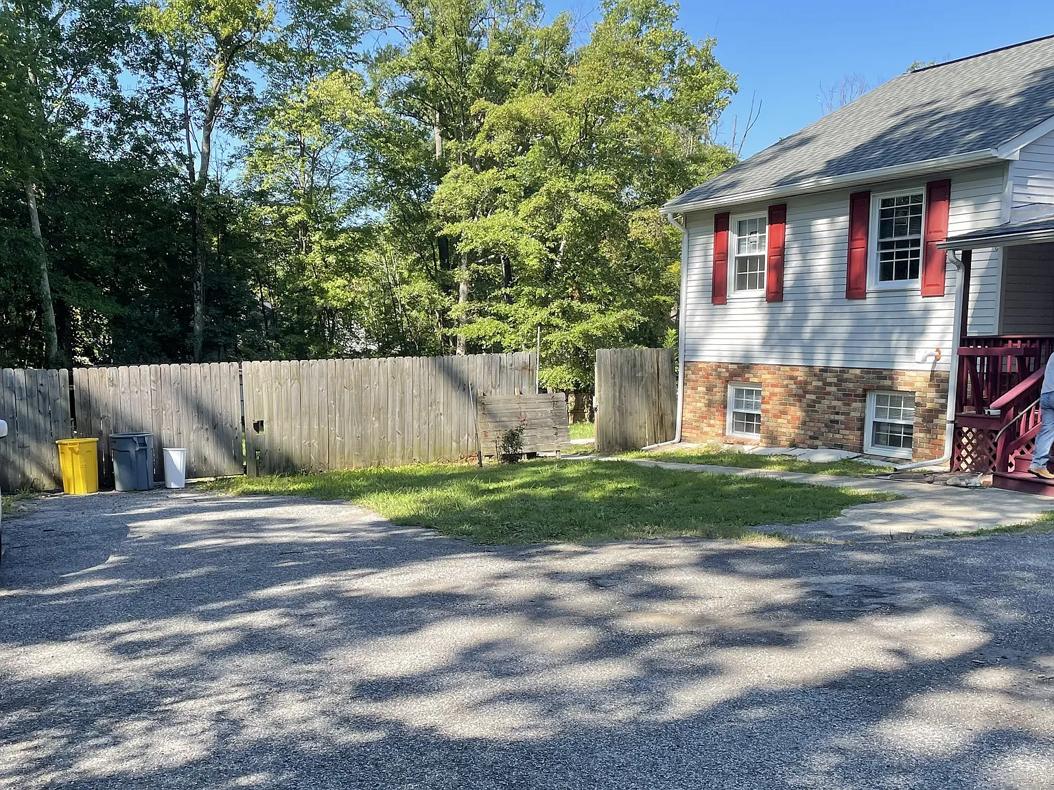 5 bed, 1454 sqft, $3,600 — Photo 2