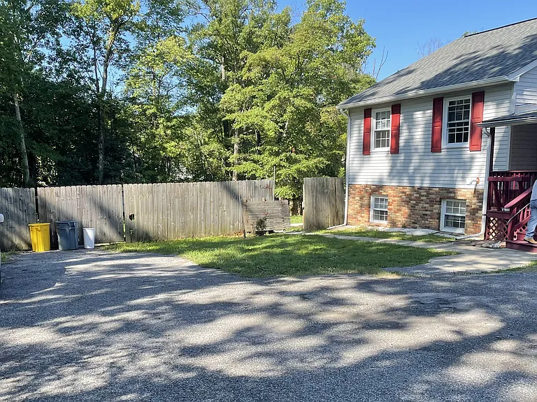 10134 Guilford Rd — Photo 2