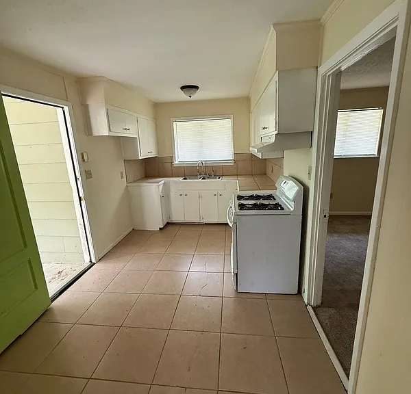 1326 Cadillac Dr — Photo 2