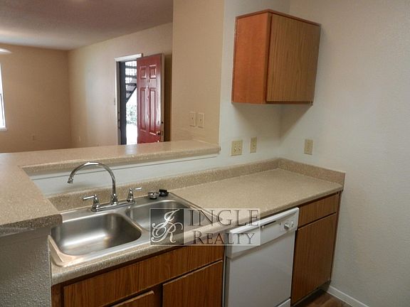 3rd image of 1406 Clarewood Dr #101