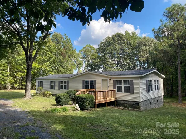 176 Hunters Gln, Troy, NC 27371